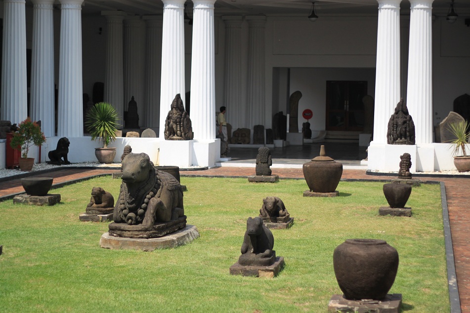 Statues at the Inner Courtyard
