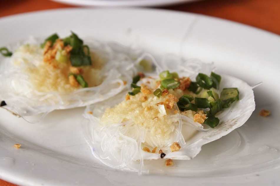 Scallop Steamed with Rice Vermicelli, Garlic and Spring Onion, Lamma Island