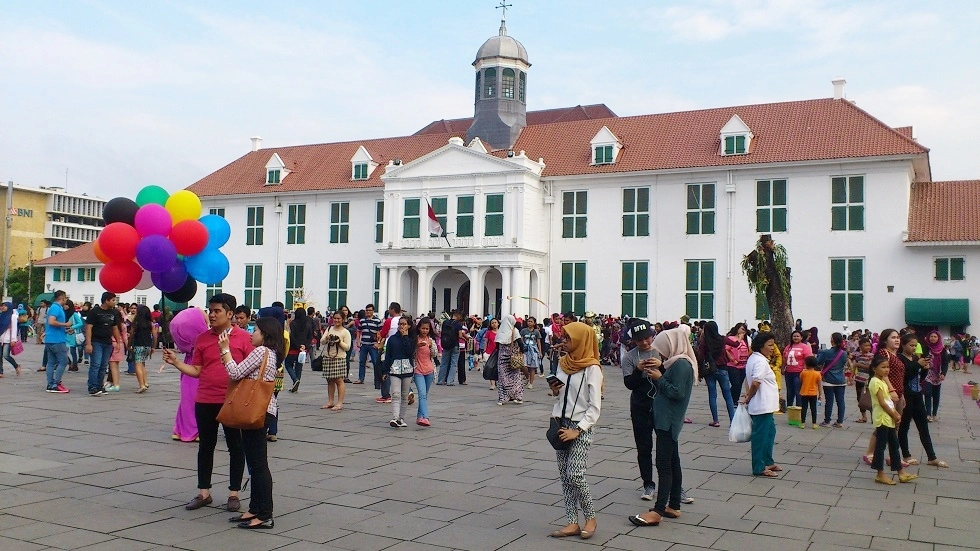 Families Gather in Front of Museum Fatahillah (Formerly the Office of Dutch Governor General)