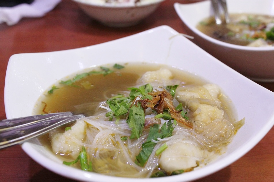 Tekwan, Fishcake in Soup with Rice Noodles