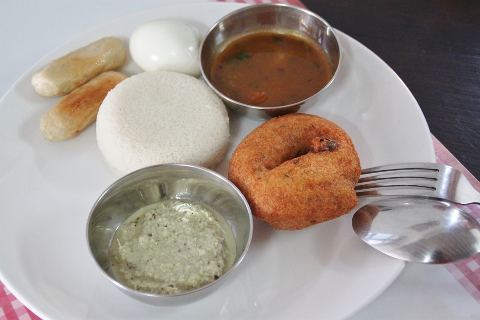Idli (White) & Vadai (Brown), Typical South Indian Breakfast Dishes