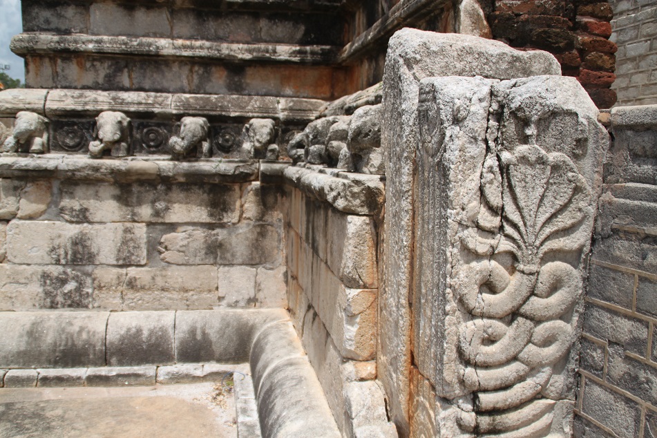 Naga Carving, Ruwanwelisaya