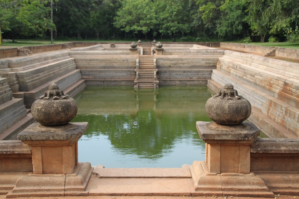 Kuttam Pokuna, Believed to be Built by King Aggabodhi I