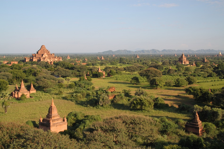 Dhammayangyi (far left) amid Bagan's Ancient Temples