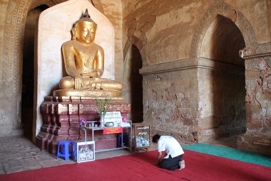 A Devotee Kneeling before the Buddha, Dhammayangyi
