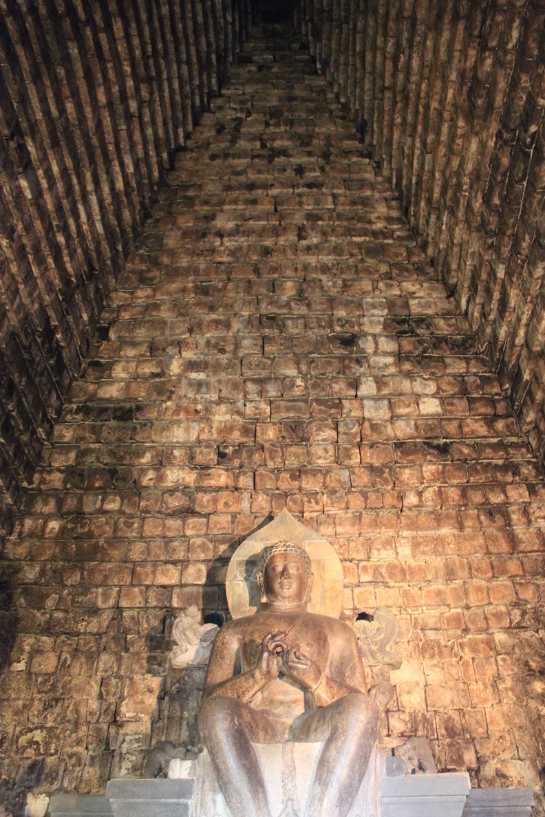 The Statue of Vairocana, A Primordial Buddha