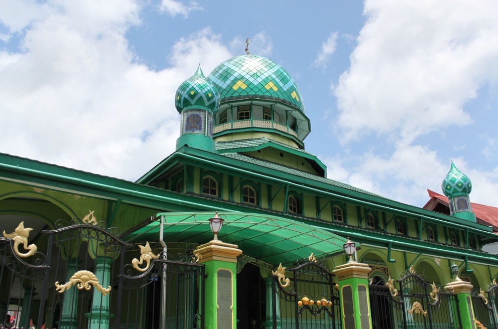 A Green Mosque Nearby